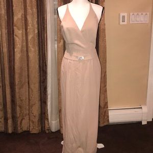 👗 Beautiful Chris cross back evening dress